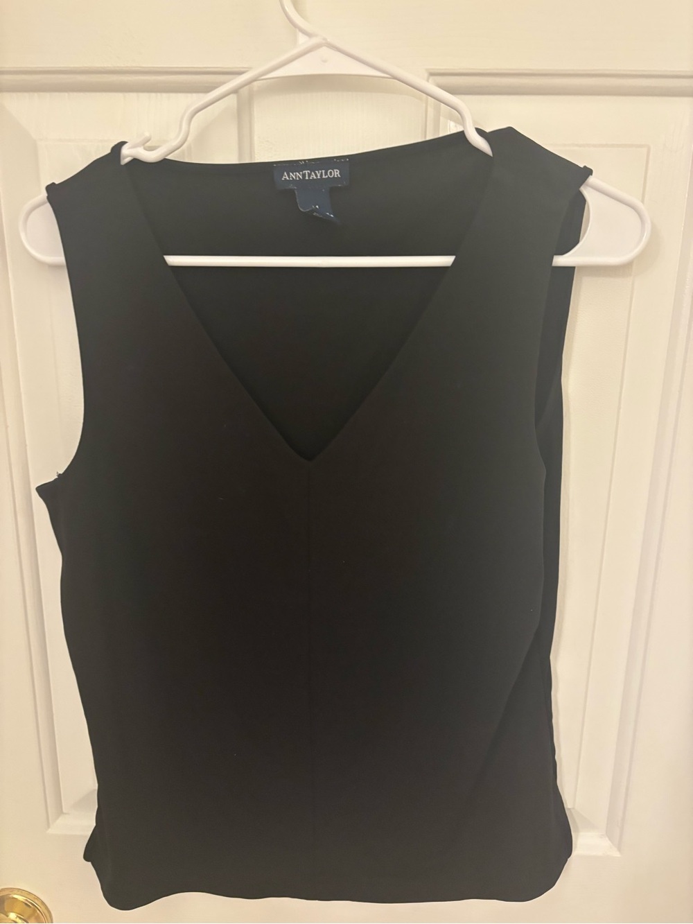 Bundle 3/$15 Ann wTaylor Black V-Neck Sleeveless Top